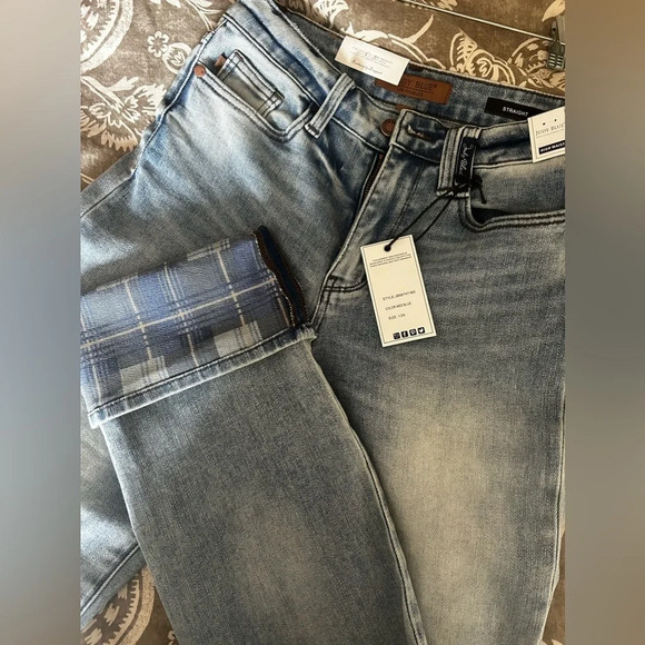 Judy Blue Vintage Straight Rolled Cuff Jean - Picture 11 of 14